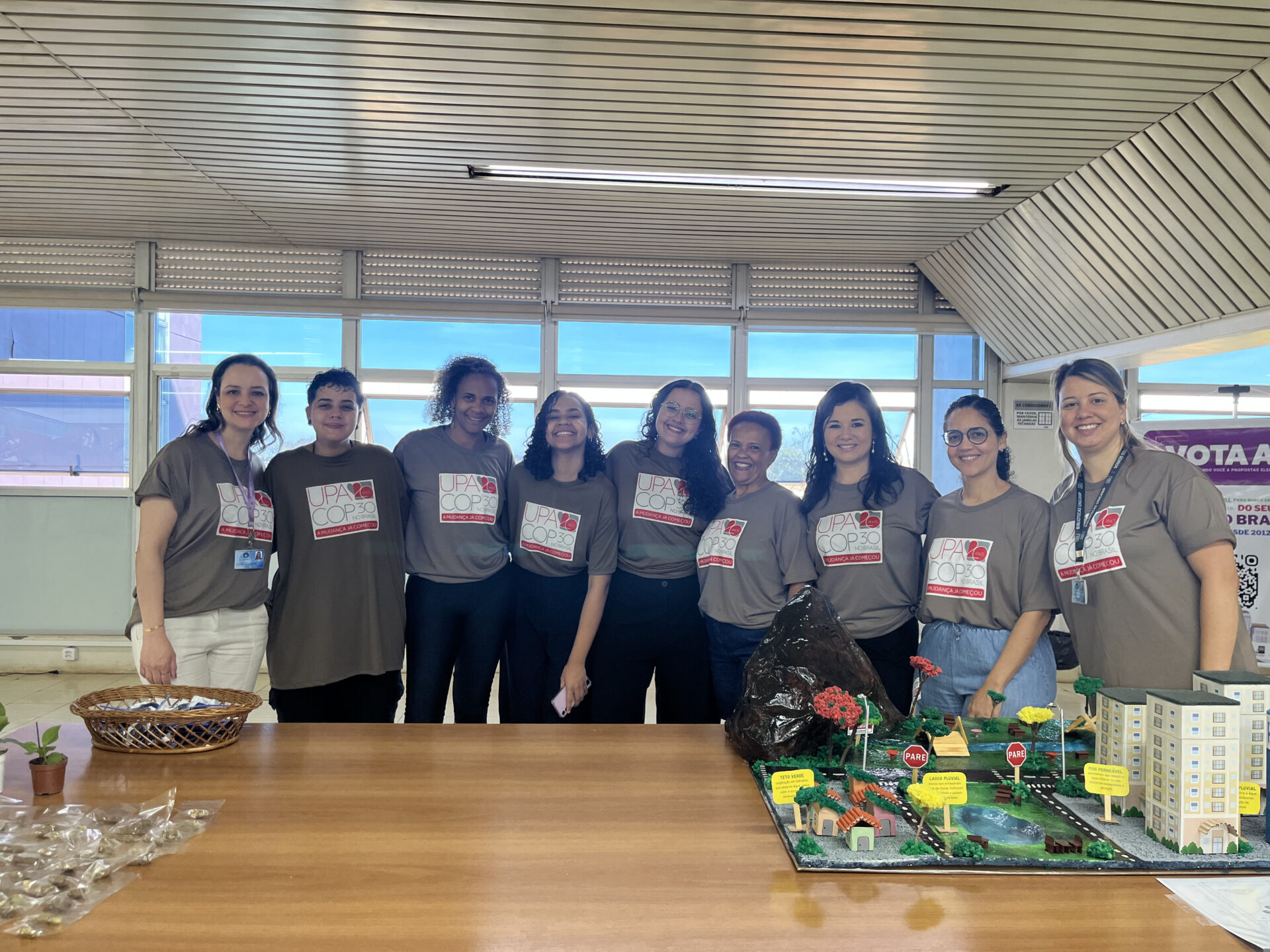 Equipe da BAE, acompanhada do Reitor da Unicamp